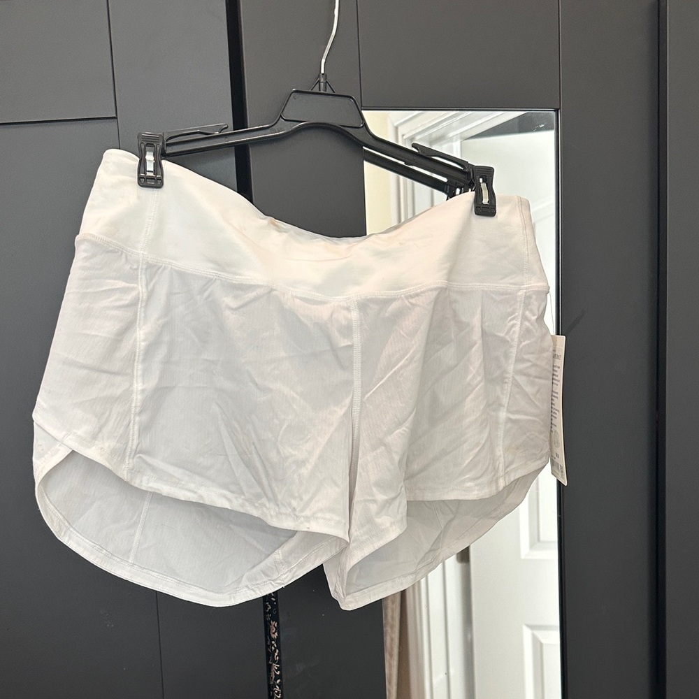 Lululemon Athletica White Speed Up MR Short 4” *Lined